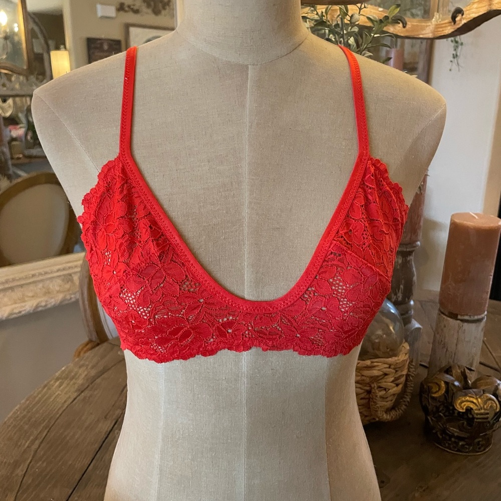 ❤️ Free People Red Lace Bralette ❤️